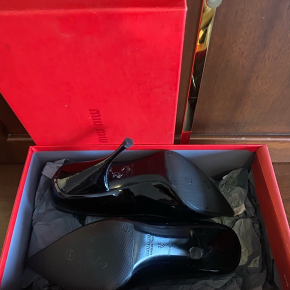 Miu Miu Black Patent Leather Pointed Pumps Size 36.5 - Picture 4 of 6